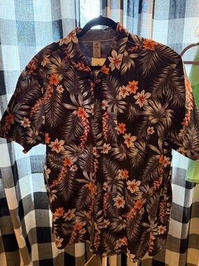 Hurley Black Short-Sleeve Floral Button-Down Shirt with Orange and Cream Flowers